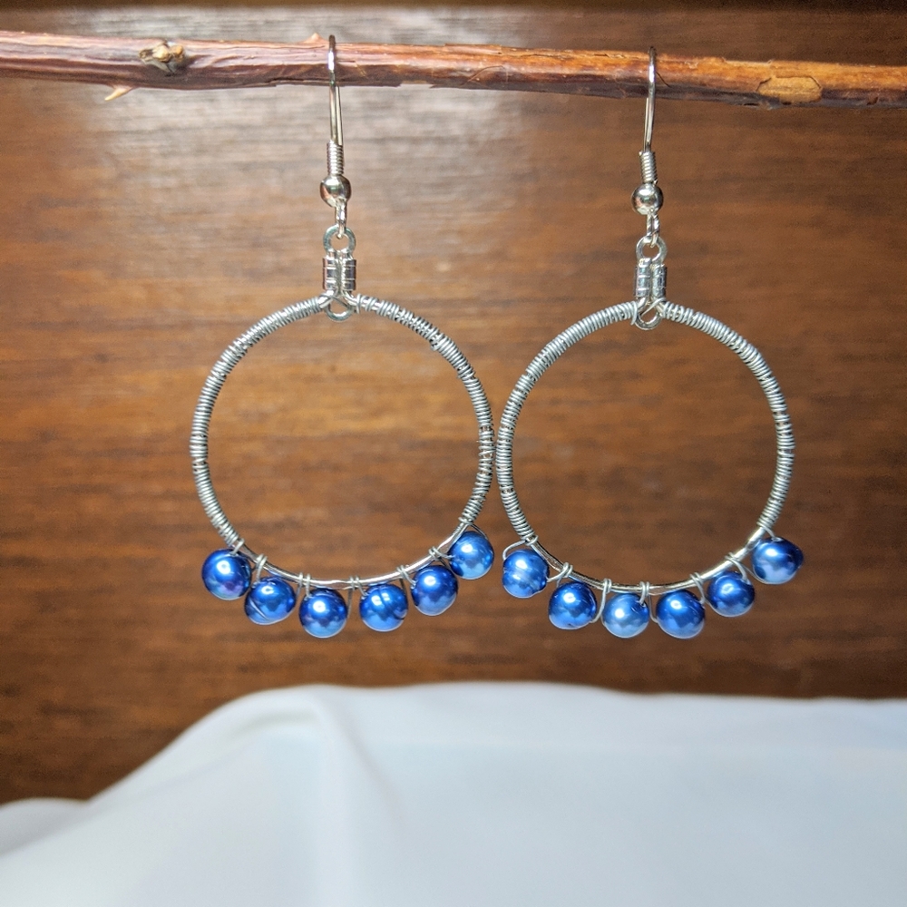 🎉🎉10/$25 Cobalt blue freshwater pearl hoop earrings